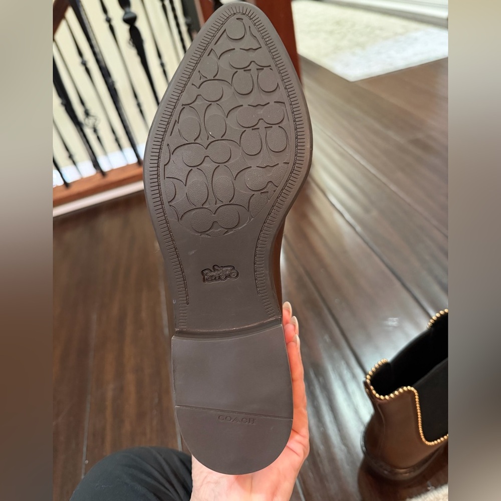 Coach Bowery leather Chelsea boots featuring a beaded chain 7.5 NEW w/o box - Picture 9 of 11